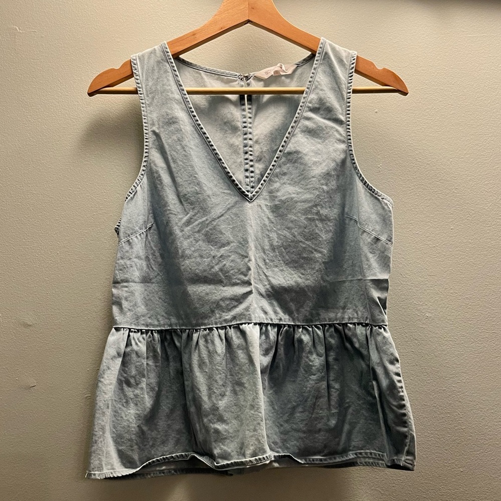 ♥️4/$30 BCBG Denim Peplum Shirt